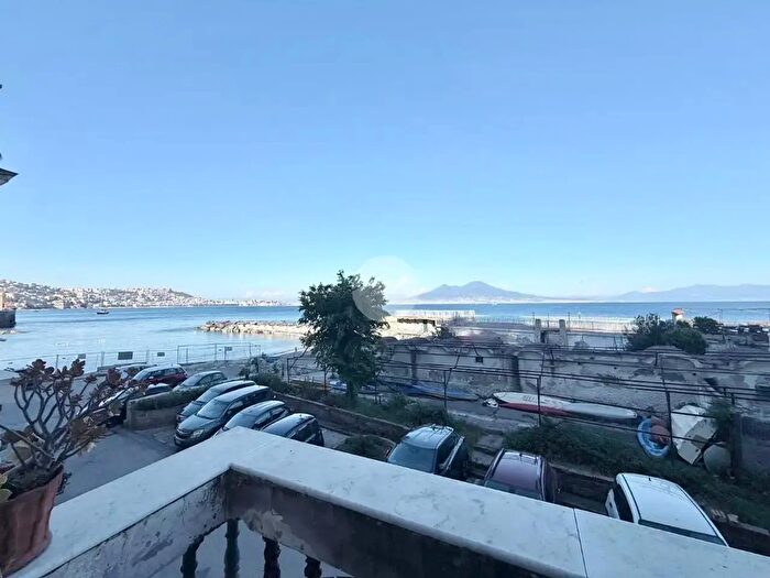 Appartamento trilocale in vendita in Via Ferdinando Russo, Napoli