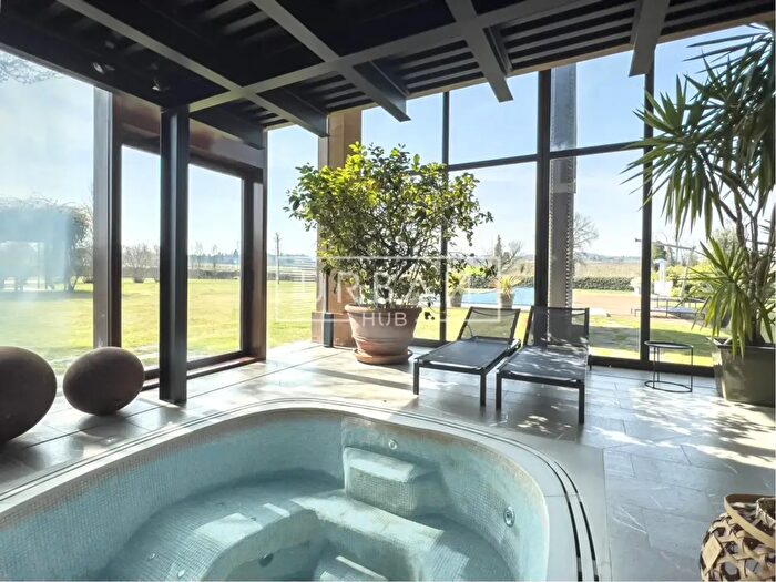 Casa con 10 locali in vendita in Faenza