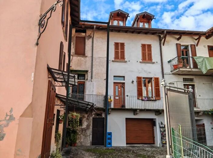 Casa bilocale in vendita in Via Casanova Casanova Lenno Tremezzina Como Lombardia Italia, Tremezzina
