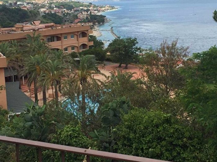 Casa con 6 locali in affitto in Località Santa Trada, Villa San Giovanni