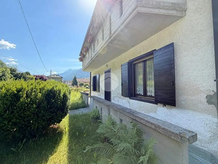Appartamento trilocale in vendita in Via Adamello, Vione