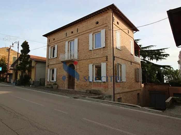 Casa con 8 locali in vendita in Via Gabriele dAnnnunzio, Controguerra