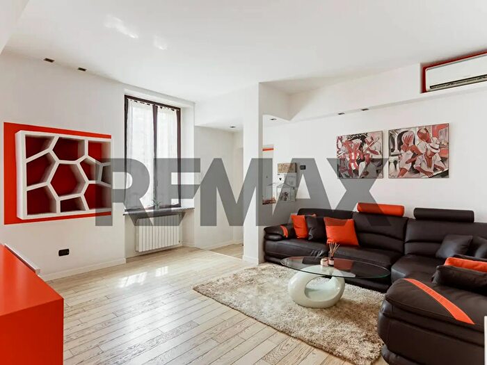 Appartamento trilocale in vendita in Viale Certosa, Milano