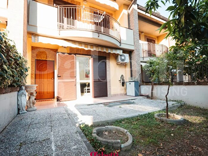 Casa con 6 locali in vendita in Via dell'Atletica, San Salvo