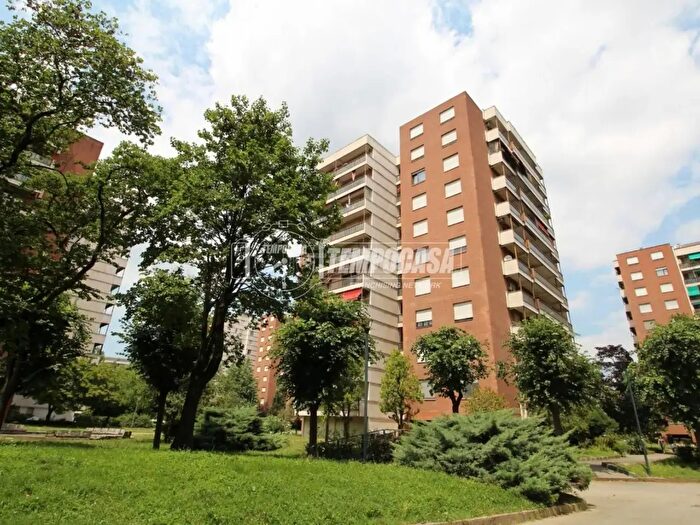 Appartamento con 5 locali in vendita in Via Cimabue, Torino