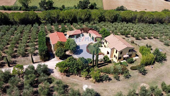 Casa con 6 locali in vendita in Contrada Lamaticci, Morrovalle