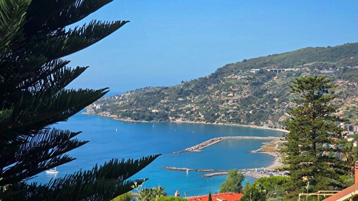 Appartamento trilocale in vendita in Via Padre Semeria Ospedaletti, Ospedaletti