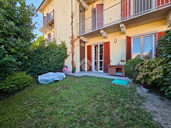 Appartamento trilocale in vendita in Via Stazione, Calamandrana