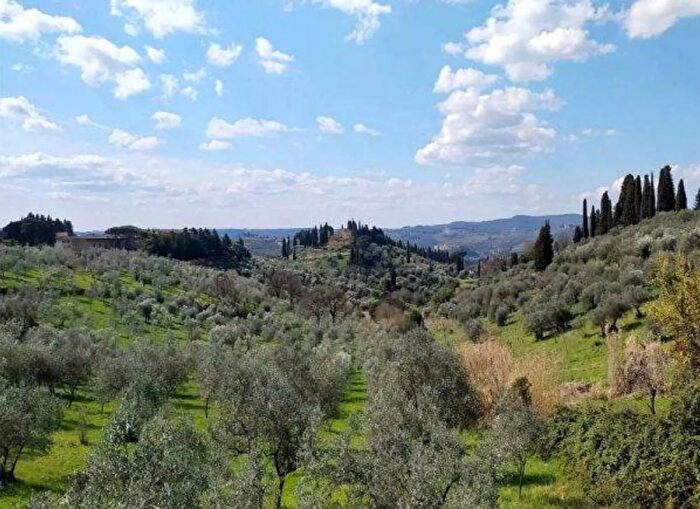 Casa con 10 locali in vendita in Firenze