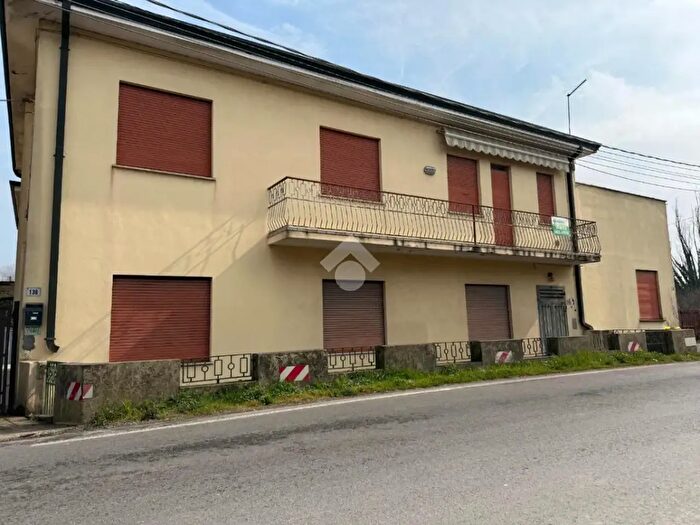 Casa con 5 locali in vendita in Via C Battisti, Ceregnano
