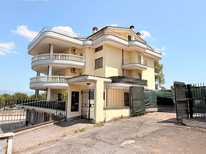 Appartamento monolocale in affitto in Via Casilina, Finocchio, Roma