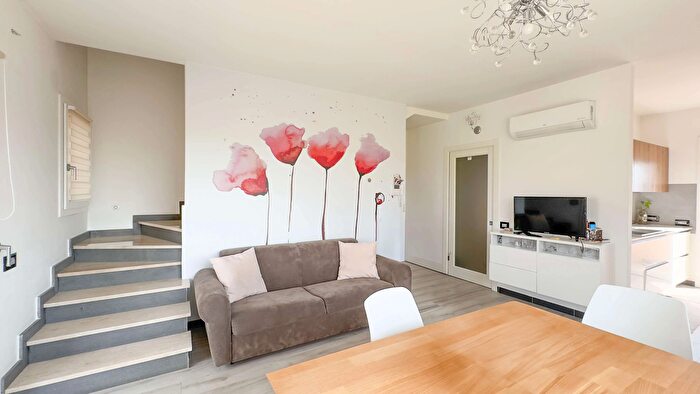 Casa con 5 locali in vendita in Via Sebastiano Perra, Sinnai