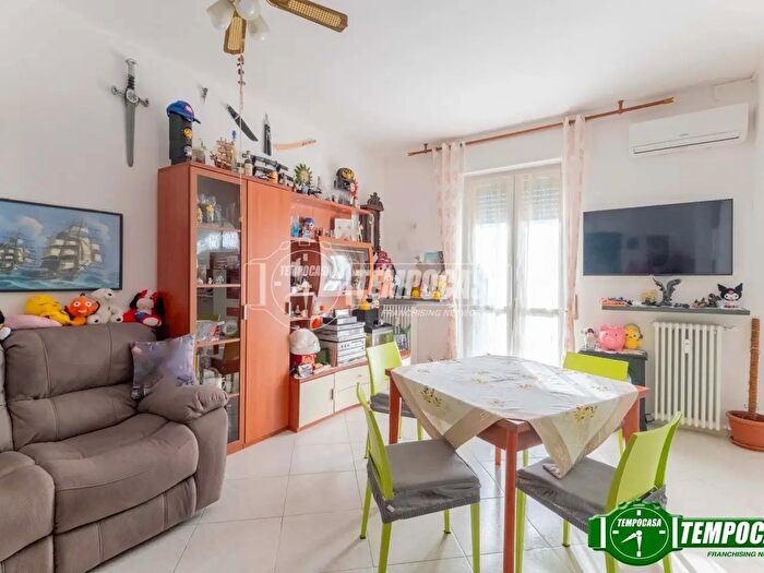 Appartamento trilocale in vendita in Via Val Lagarina, Milano