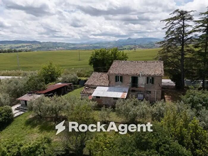 Casa con 6 locali in vendita in Frazione Montale, Arcevia