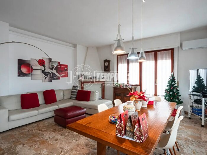 Appartamento con 5 locali in vendita in Via Ireneo Aleandri, San Severino Marche