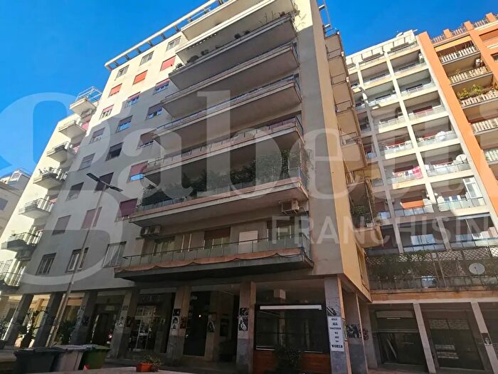 Appartamento trilocale in vendita in Passaggio dei Poeti, Palermo
