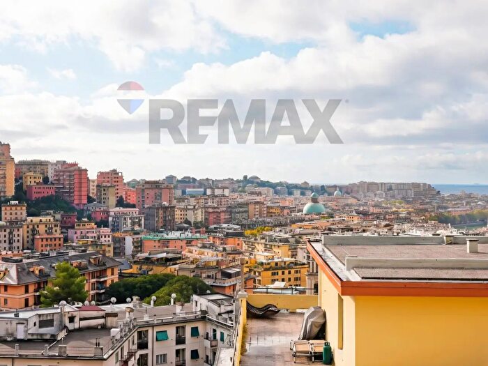 Appartamento quadrilocale in vendita in Via Aurelio Robino, Genova