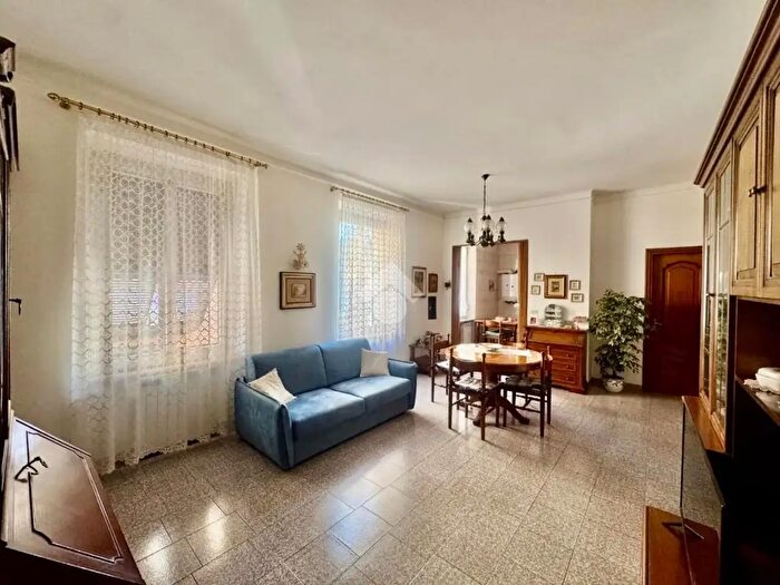 Appartamento trilocale in vendita in Via Bartolomeo Parodi, Genova