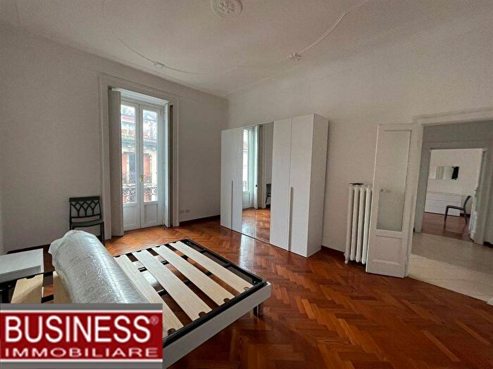 Appartamento quadrilocale in affitto in Via Spartaco, Montenero, Milano