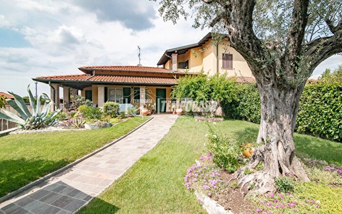 Casa trilocale in vendita in Via Dante, Vaprio DAdda