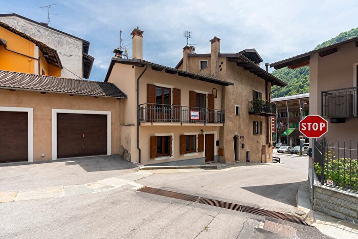 Casa con 5 locali in vendita in Via Bernardo Matteodo a, Frassino