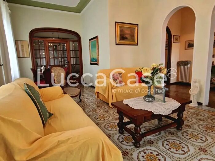 Casa con 10 locali in vendita in Delano Roosevelt, Lucca