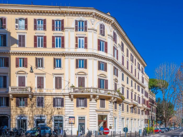Appartamento trilocale in affitto in Via Nomentana, Trieste Coppedè, Roma