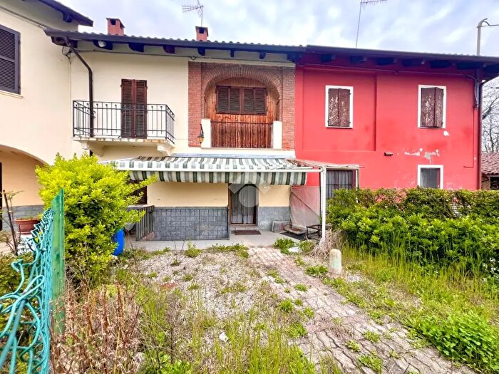 Casa quadrilocale in vendita in Via Piollo, Cossombrato