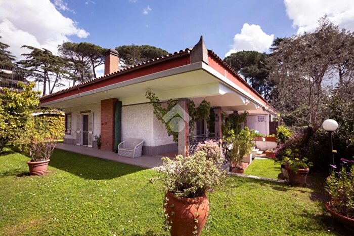 Casa con 12 locali in vendita in Via della Nocetta, Roma