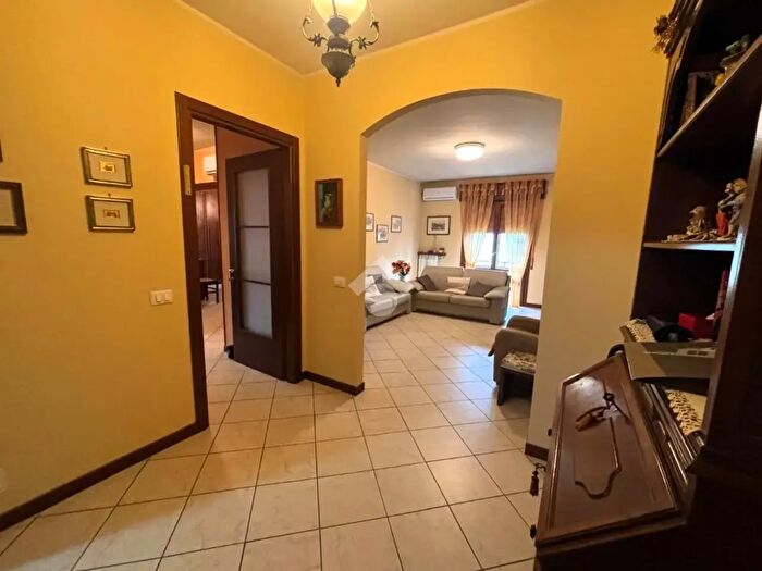 Appartamento quadrilocale in vendita in Via Caduti di V Fani, Mantova
