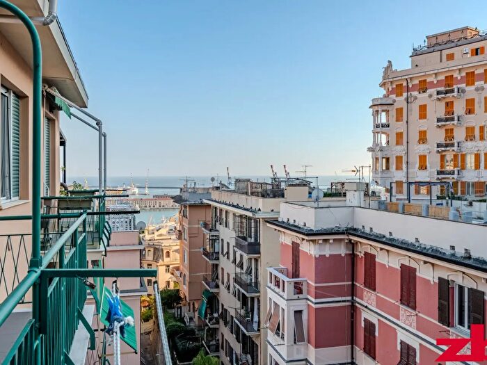 Appartamento con 5 locali in vendita in Salita San Rocco, Genova