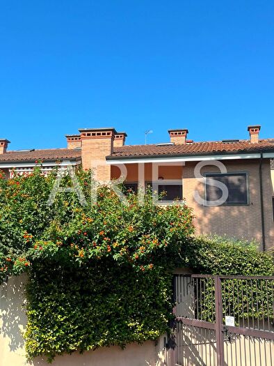 Appartamento trilocale in vendita in Via Mezzocorona, Roma