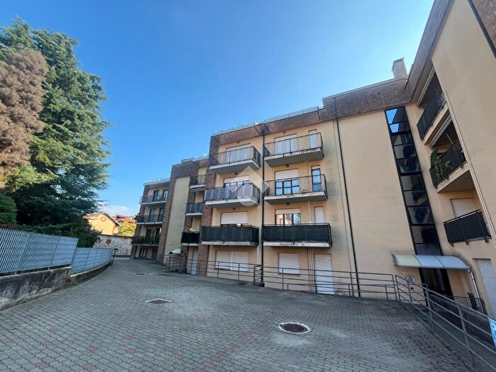 Appartamento trilocale in vendita in Via Atto Vannucci, Varese