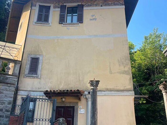Casa con 5 locali in affitto in Via per Palanzo, Faggeto Lario