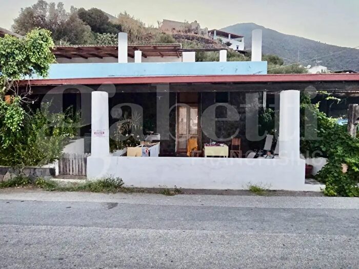 Casa quadrilocale in vendita in Via Umberto I, Santa Marina Salina