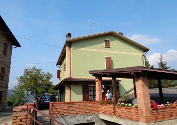 Casa quadrilocale in vendita in Via Statale, Montefiorino