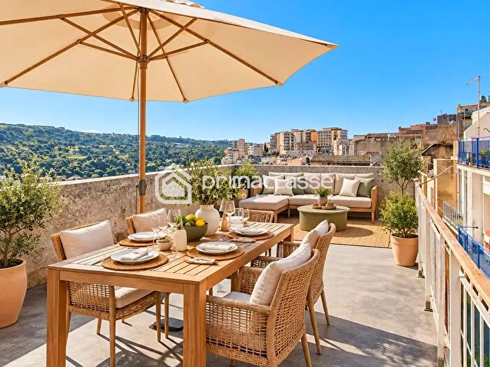 Casa con 6 locali in vendita in Modica