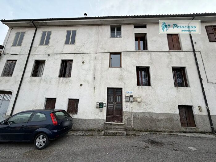 Casa con 15 locali in vendita in Via fra Matteo da Schio, Schio
