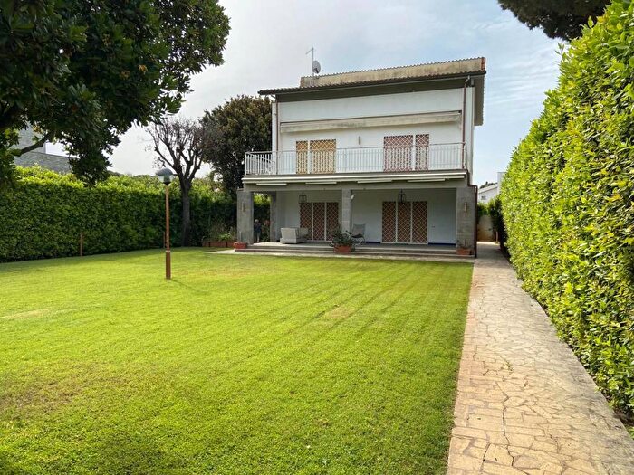 Casa con 6 locali in affitto in Via Pier Luigi Nervi, Fregene, Fiumicino