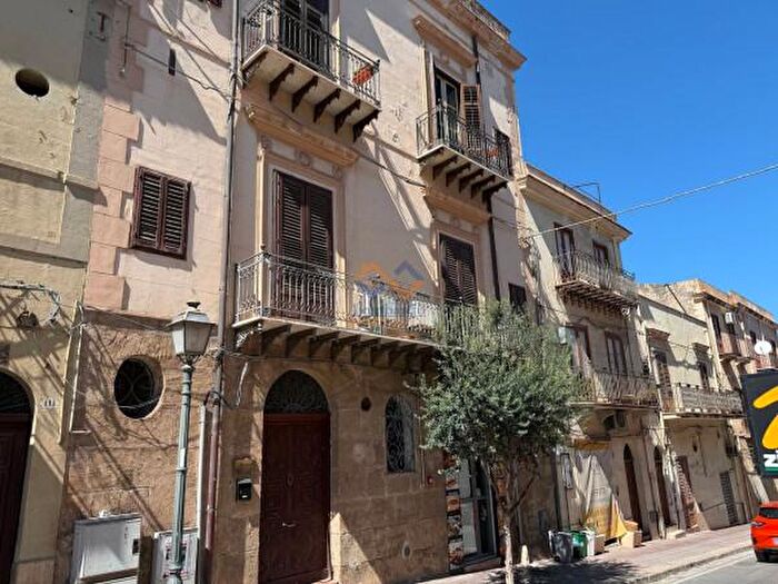 Appartamento con 6 locali in vendita in Corso Giuseppe Garibaldi, Castellammare Del Golfo