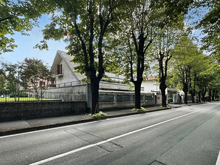 Appartamento quadrilocale in vendita in Via Luigi Ronchi, Vimercate