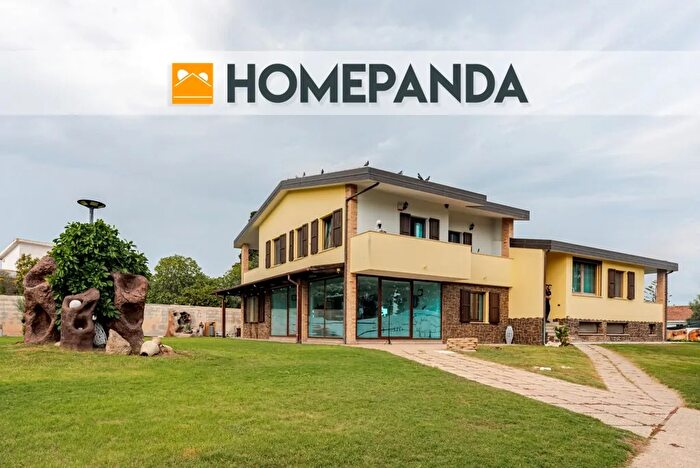 Casa con 10 locali in vendita in Via Marghine, Quartu SantElena