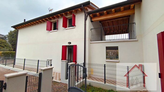Casa con 7 locali in vendita in Via San Pio X, Volpago Del Montello