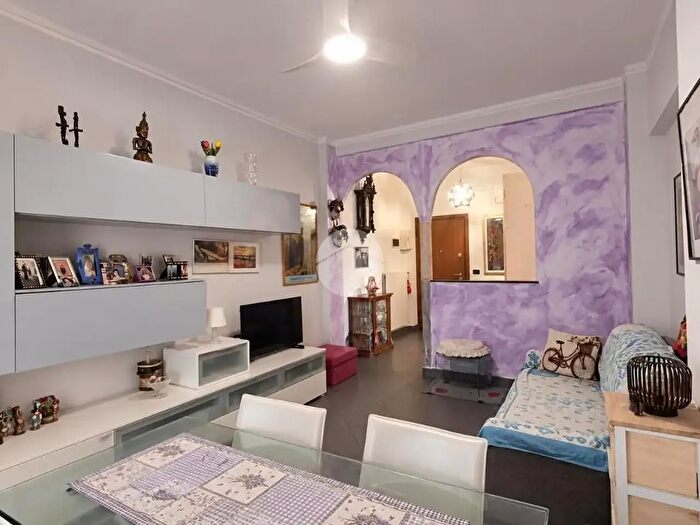 Appartamento quadrilocale in vendita in Via Multedo di Pegli, Genova