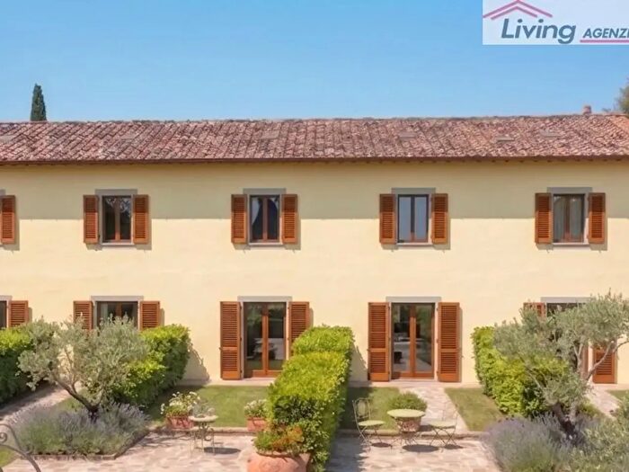 Casa con 6 locali in vendita in Asciano