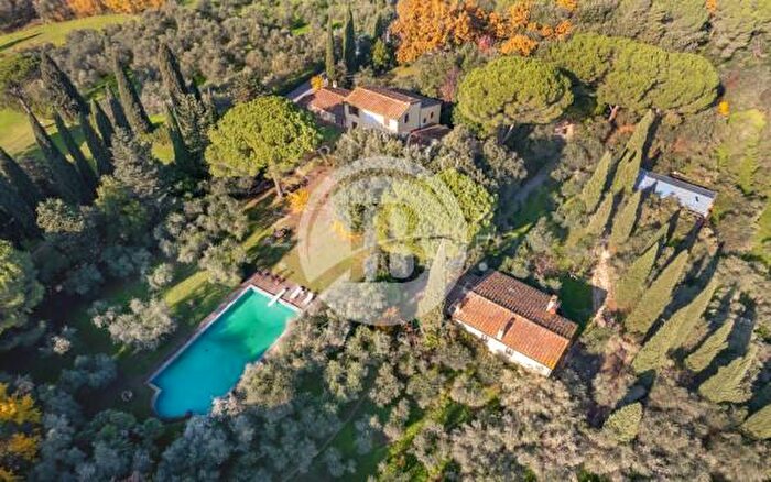 Casa con 6 locali in vendita in Pescia