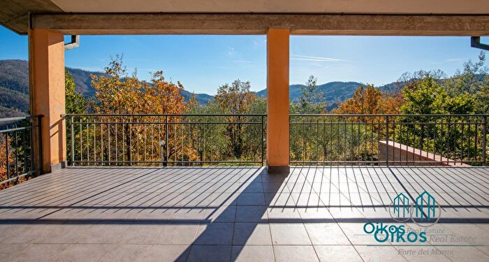 Casa con 6 locali in vendita in Monterosso Al Mare