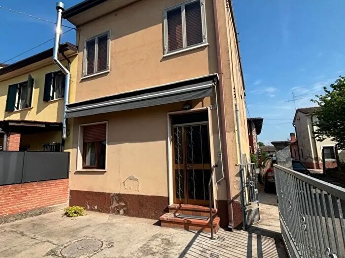 Casa con 5 locali in vendita in Via Tezze, Vigasio