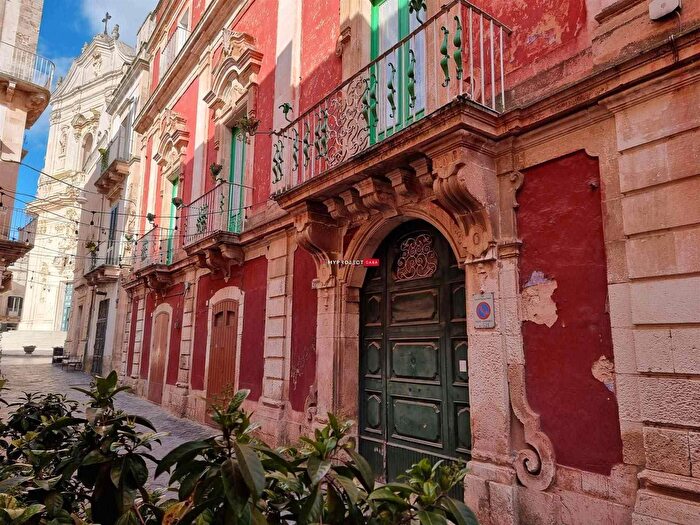 Appartamento con 6 locali in vendita in Via Cirillo, Martina Franca