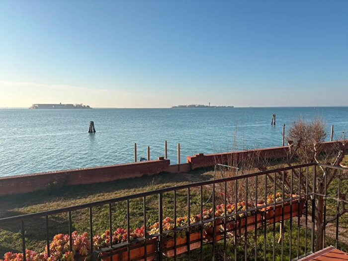 Appartamento quadrilocale in vendita in Calle De La Croce, Venezia